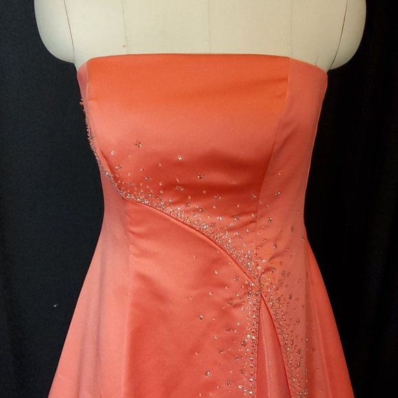 David's Bridal Melon Satin dress, 6, strapless - Picture 2 of 11